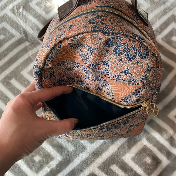 Mini Makeup Backpack - Picture 5 of 6